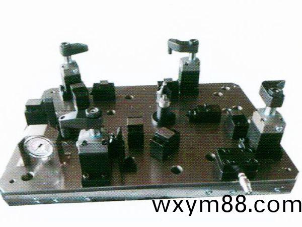 齒輪(lun)室罩(zhao)蓋液(ye)壓裌(jia)具(ju)